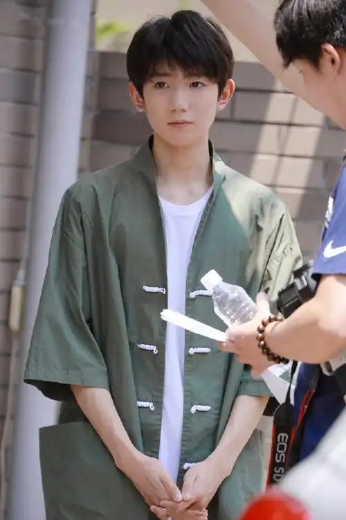 2013年,少年偶像组合tfboys出道.