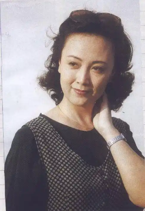 80年代最美女演员赵静穿着大红大紫照样时髦又优雅