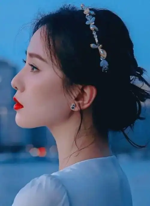 最美侧颜刘诗诗!__财经头条