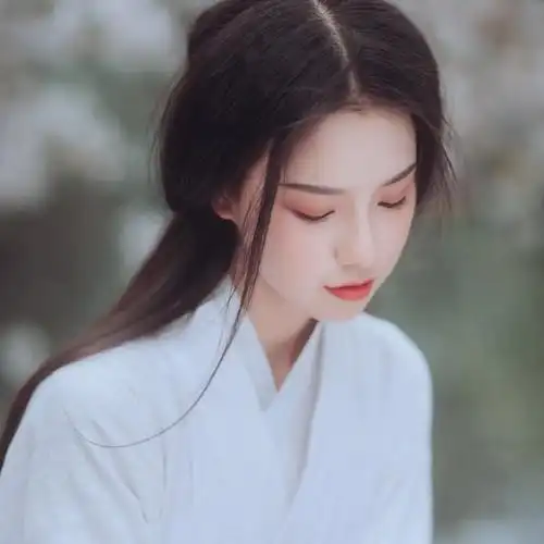 白衣古装美女仙气飘飘
