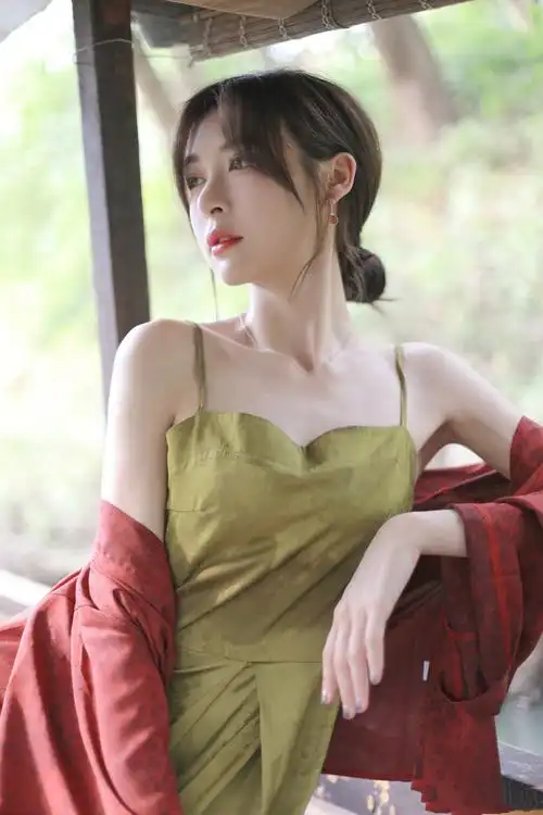 张语格夏末游湖写真