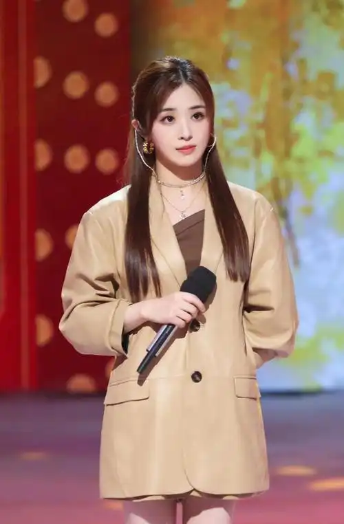 "甜心女孩"张含韵,从出道爆红到突然沉寂,又转型演员的辛酸路