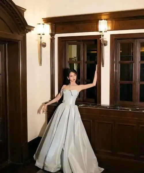 陈钰琪淡蓝色礼服长裙优雅高贵清新甜美