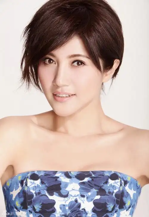 组图:颜丙燕魅力大片曝光卖萌耍宝似少女_高清图集_新浪网