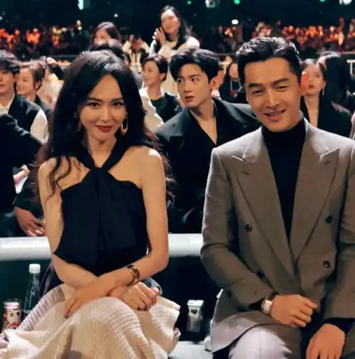 胡歌扶唐嫣下台阶引热议,已婚男德标杆实至名归!_友情_分寸感_网友