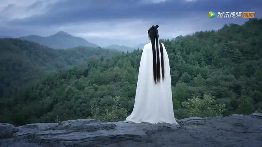 古装女子的背影:仙乐仙气飘飘,白凤九美得像幅画!你能认出谁?