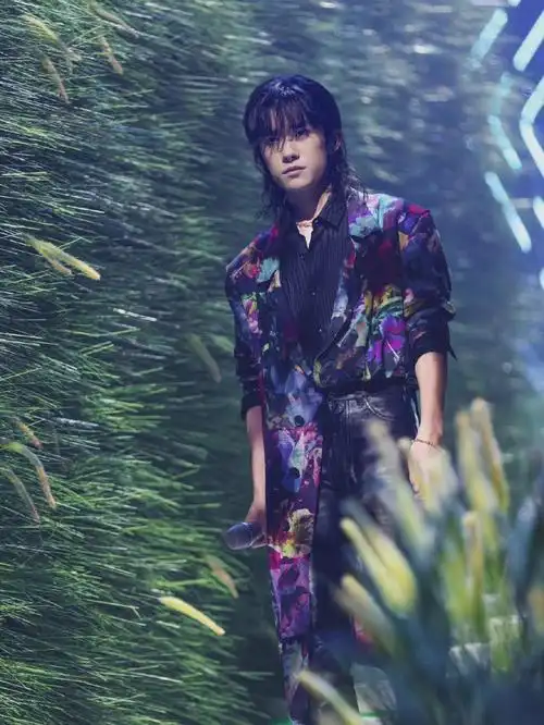 易烊千玺立麦杀狼尾yyds