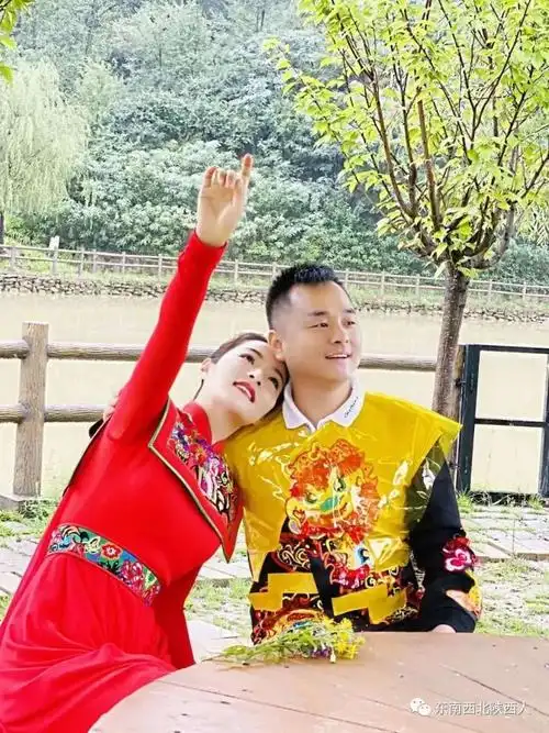 王小妮∮贺东新歌《一起走》全网发布!