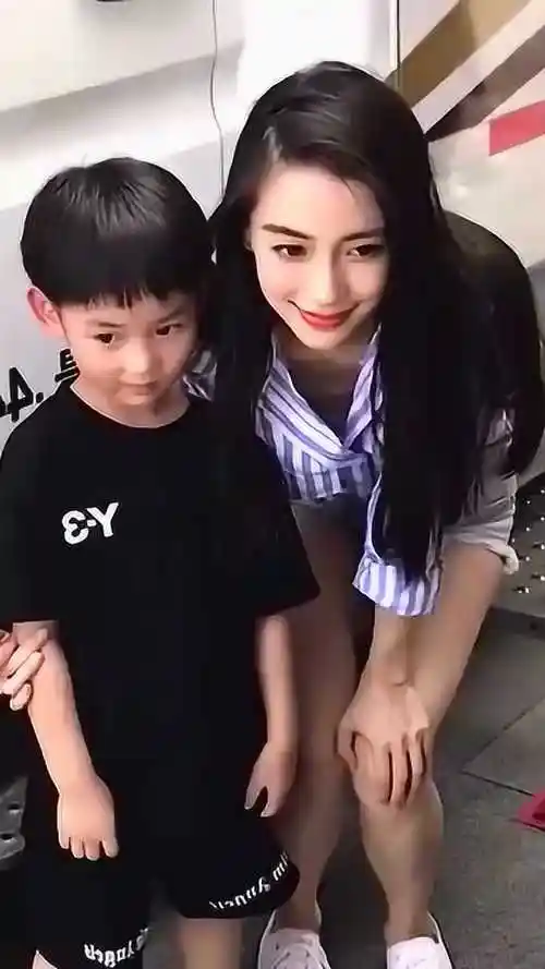 杨颖好喜欢孩子