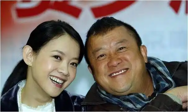 同年,她还与孙坚,李咏一起合作主持了节目《成熟的味道》.