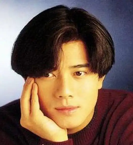 同样都是三七分背头发型,前3位帅到没朋友,最后一位却像个女人