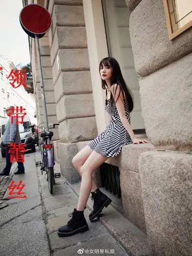 明星春夏杨幂米兰同款黑白格抹胸吊带连衣裙女修身性感迷你短裙子