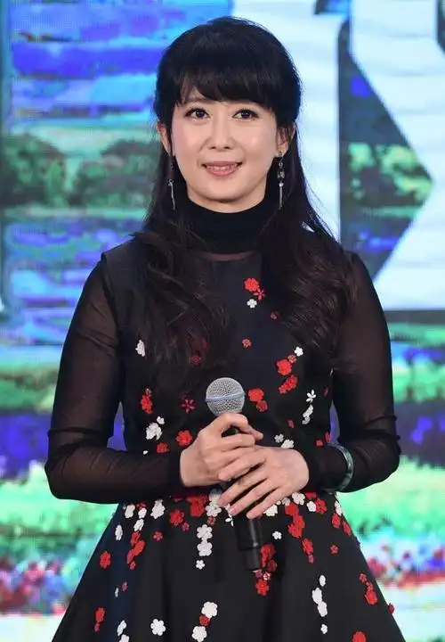 孟庭苇春晚和自己的偶像刘德华合了影可事后她却说后悔死了