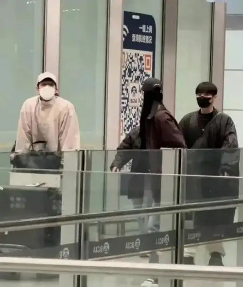 井柏然刘雯两个人好好嗑 无论是身高还是颜值都很搭 而且还总是不经意