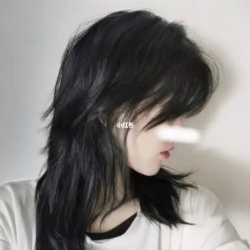 挂耳染狼尾发型最酷女士短发