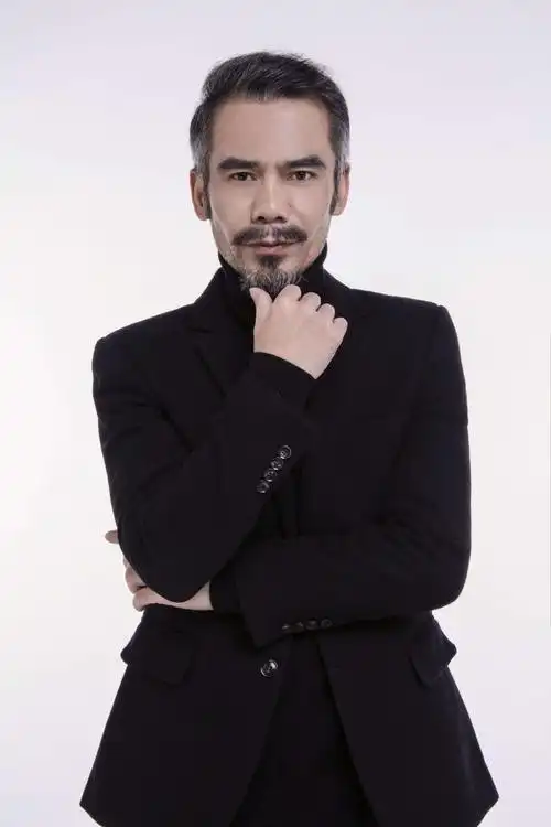 任青安可谓是当下演绎圈内中年不油腻,实力与形象兼具的男演员.