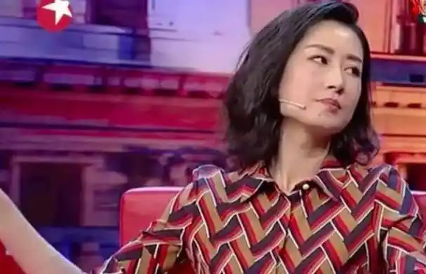 47岁刘敏涛,在车上和男友激吻_丈夫_父母_叛逆