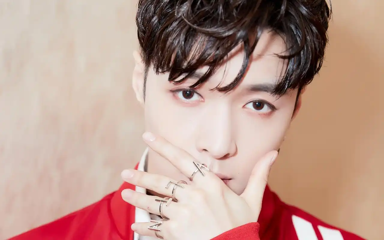 张艺兴帅气写真高清图片桌面壁纸