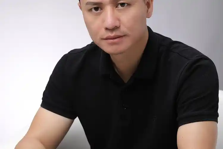 /a>建筑工程与设计高级研修班毕业,深圳龚德成室内设计事务所负责人