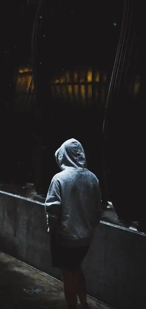 伤感手机壁纸,比较丧的手机壁纸背景图高清(住进你的眼睛,拥抱你的