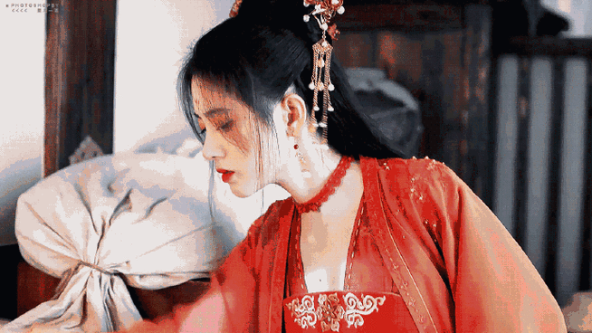 雪文曦的这身红衣着实是惊艳到我了,鞠婧祎的古装扮相真的一绝