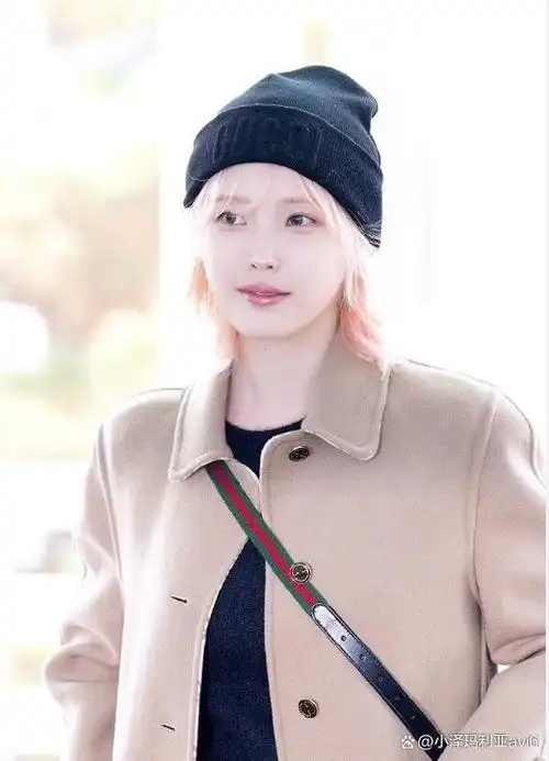 iu李智恩染成了粉头发