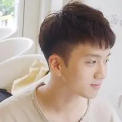 好看的男生齐刘海发型     二十岁左右男生帅气发型