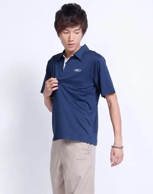 藏蓝色翻领短袖运动上衣