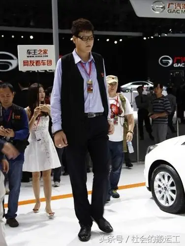 中国十大巨人(最高是2.56米,)