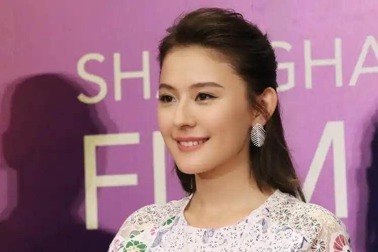 缉枪上海电影节点映热依扎提名最佳女主