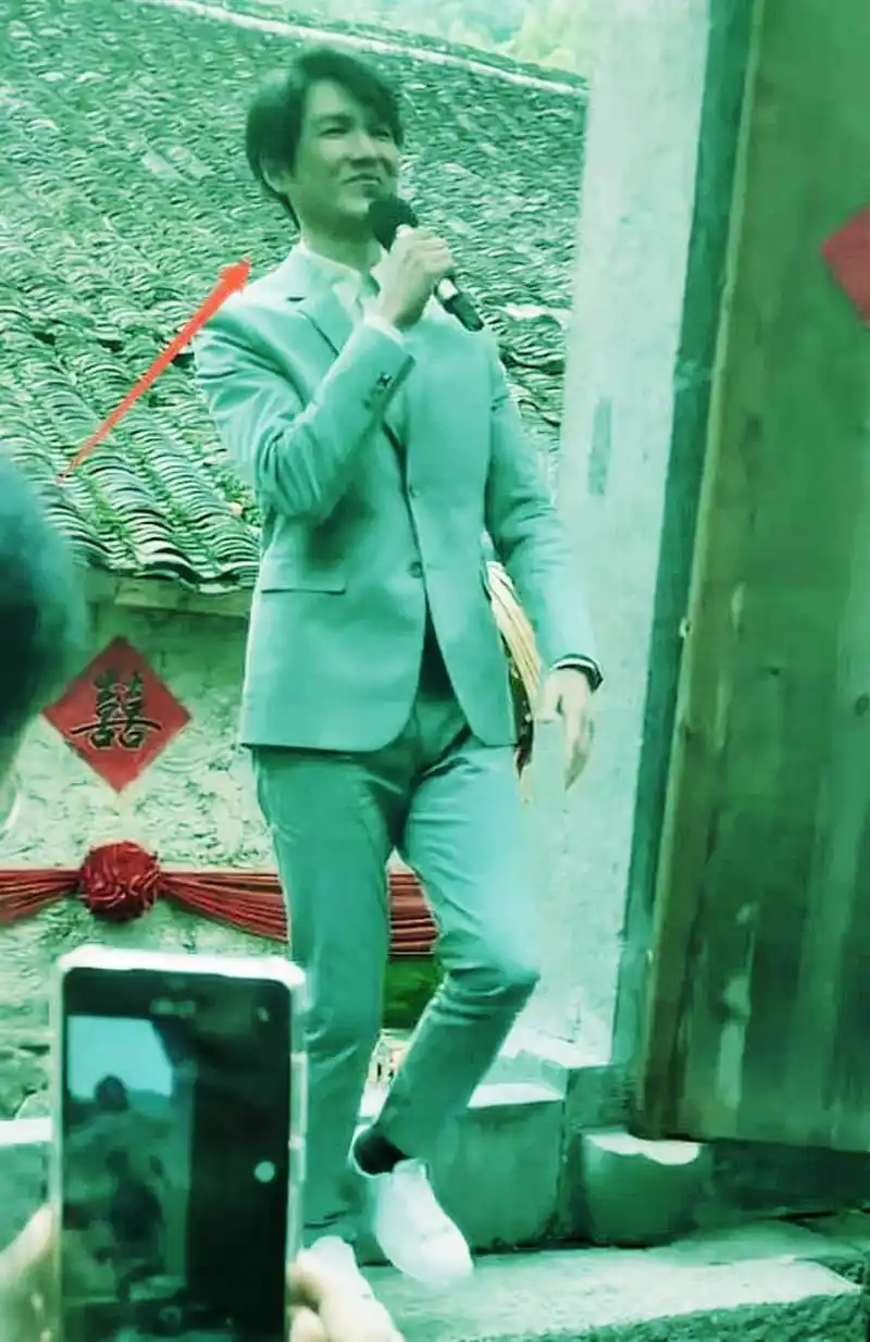 糟糕,50岁钟汉良近况被曝光,不仅老了,而且又黑又瘦,容貌大变,疑似