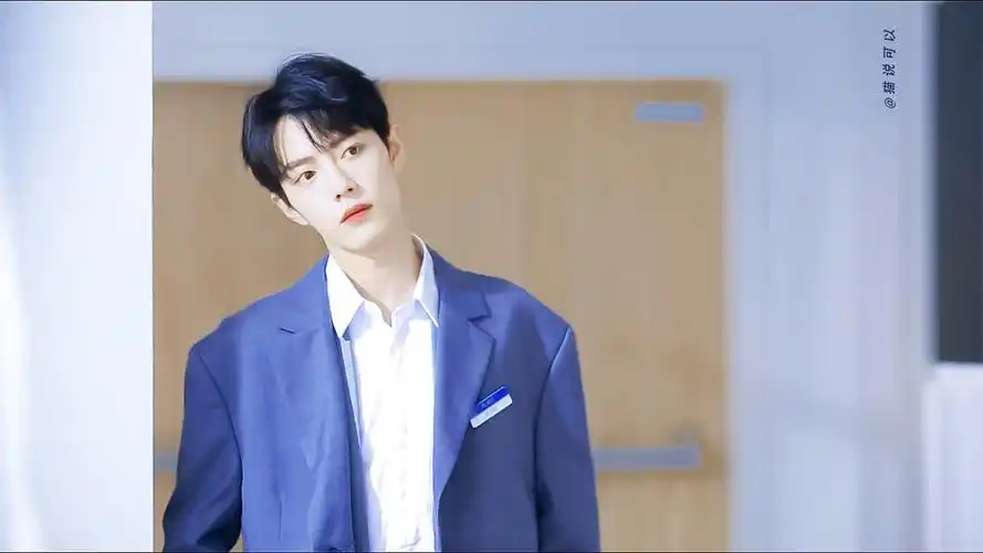 各位小飞侠有没有肖战的超清电脑壁纸