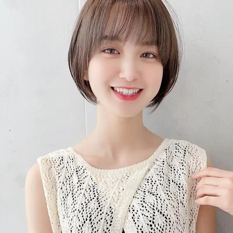 传统的波波头给我们的感觉往往偏厚重,显得比较沉闷乏味,改良版波波头