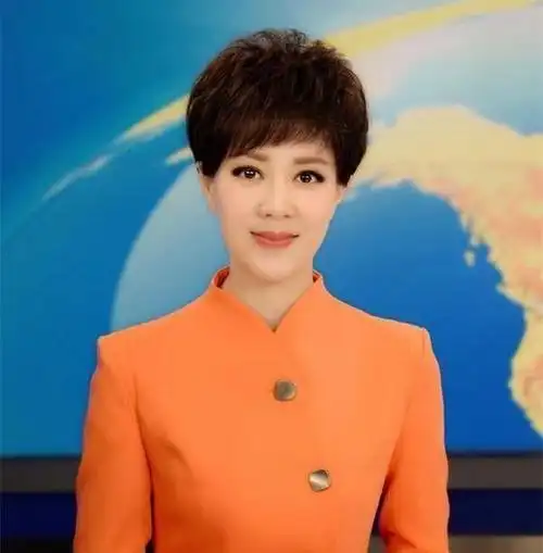 有种"整容"叫李文静摘假发,为显老戴了10年,摘下美到认不出