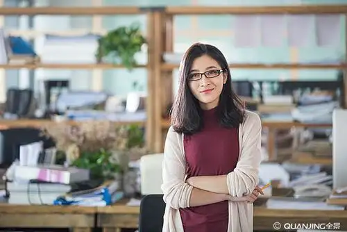 女建筑设计师在办公室的肖像