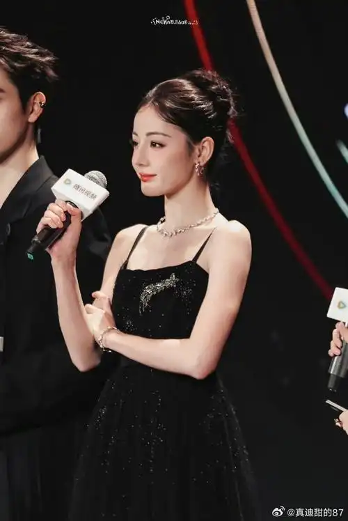 李长歌##迪丽热巴纪云禾##迪丽热巴白凤九##迪丽热巴开推出圈造型