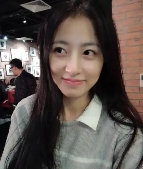 早期长发的周雨彤##周雨彤早期长发造型