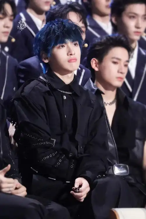 翟潇闻 二三荣光肆意生长