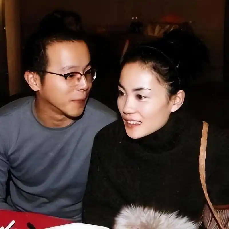 53岁窦唯近照曝光:摇滚少年如今"穷困潦倒",已成仙