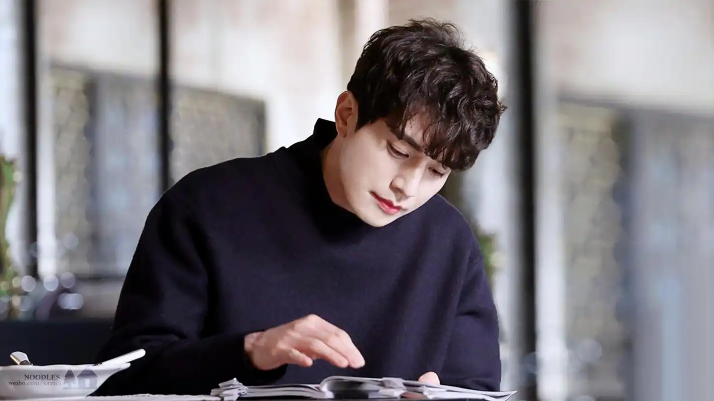 李栋旭《孤独又灿烂的神-鬼怪》帅气剧照图片桌面壁纸