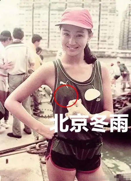 张曼玉被曝不爱穿内衣早年真空性感照曝光