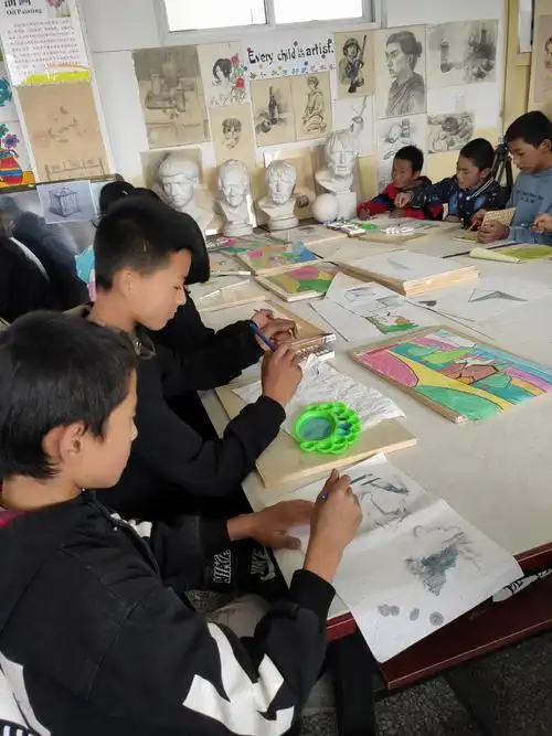 前石中学美术课