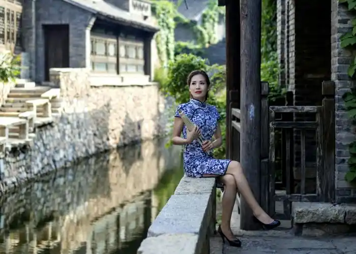 旗袍女人 永远清艳 如一阕花间词