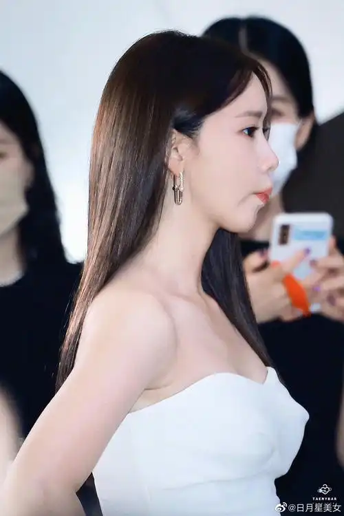 林允儿好身材__财经头条