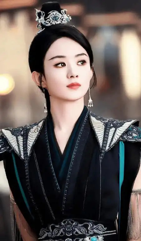 赵丽颖晒沈璃躺平照,女战神慵懒风引发热议