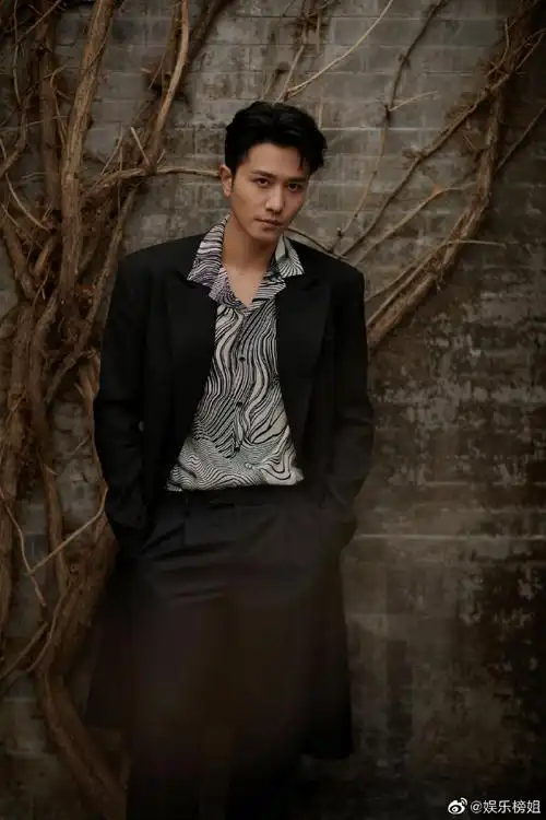 彭冠英西装反差感##彭冠英西装适配度