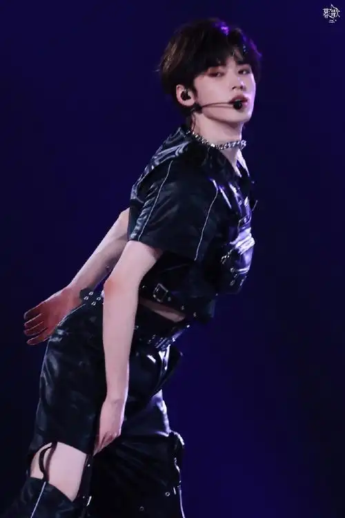 宋亚轩演唱会露腹肌##宋亚轩好性感