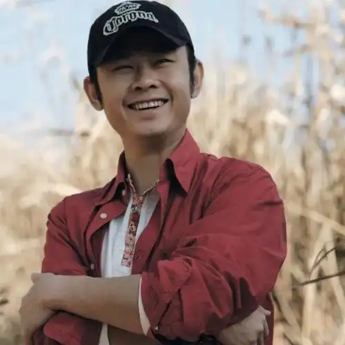 50岁刀郎近照曝光红极一时却突然销声匿迹这些年他去哪儿了