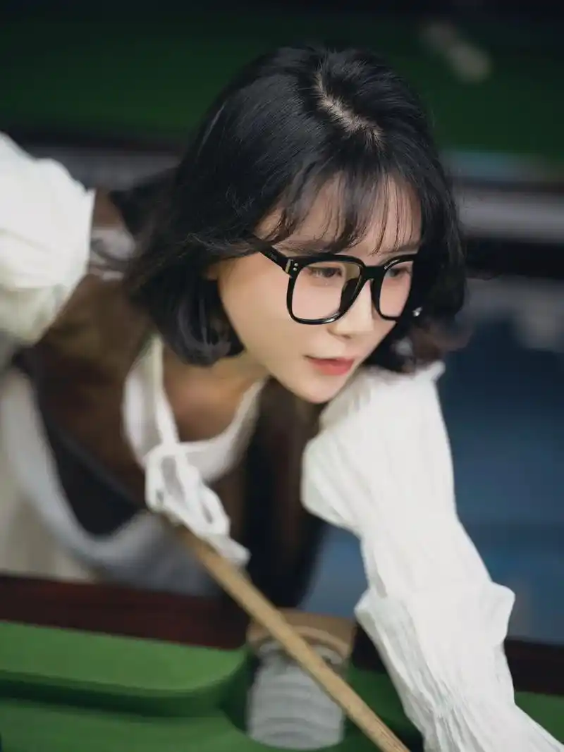 可以把这副眼镜焊在脸上吗.淡颜 短发 黑框眼镜#眼镜 #氛围 - 抖音