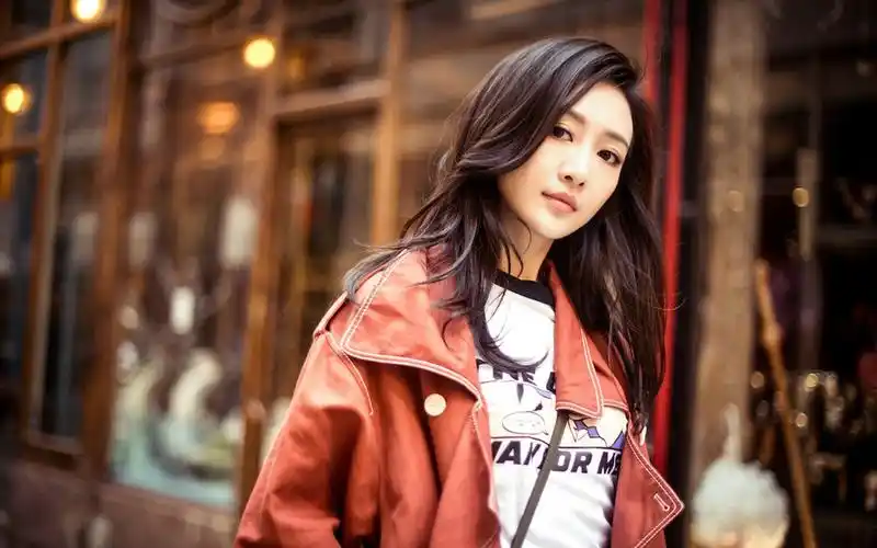 > 美女明星王鸥清新时尚街拍图片桌面壁纸(1920×1200)